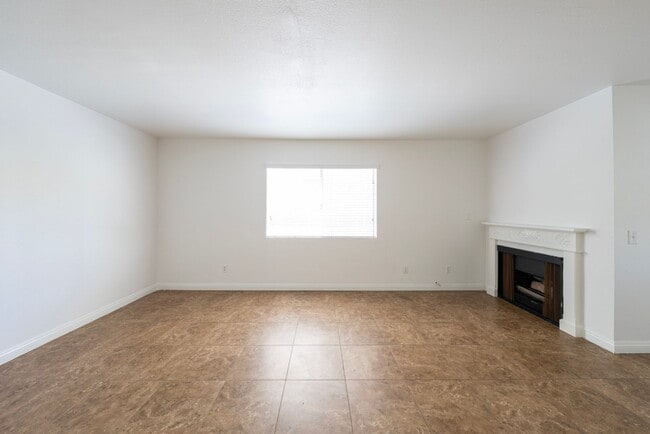Interior Photo - 1611 S Bundy Dr
