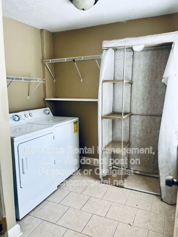 Building Photo - 1114 W 41st Terrace