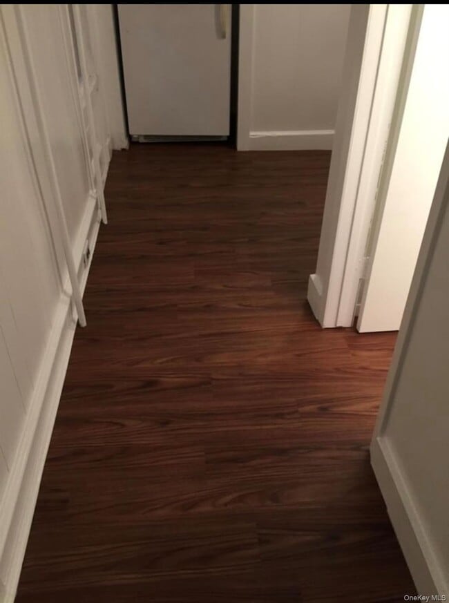 Building Photo - 206 W Broadway