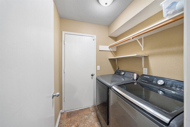 Building Photo - 107 Sandpebble Dr