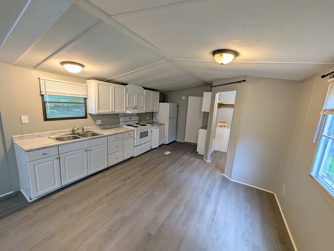 Building Photo - 135 Ransdell Ln