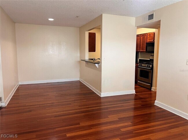 Building Photo - 2031 Dixie Belle Dr