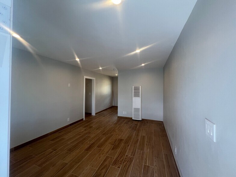 Building Photo - 6909 Fulton Ave