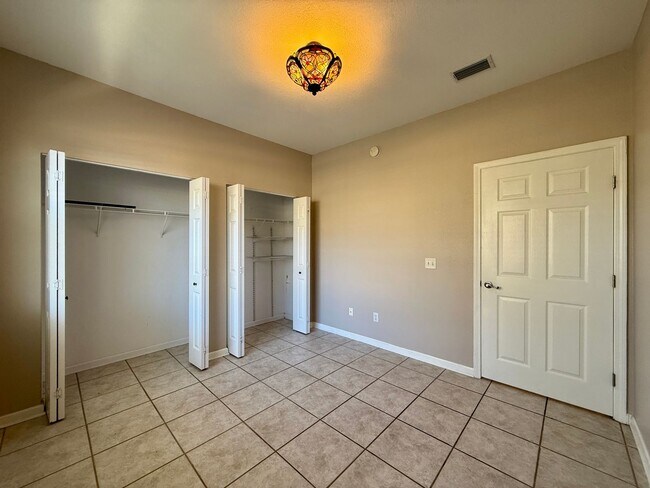 Building Photo - 3 bedroom, 3 bath Luxury Living Along the ...