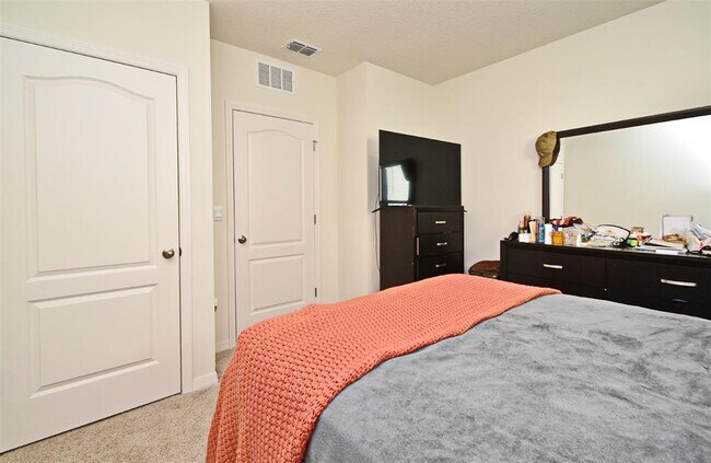 Building Photo - 440 Baroness Way