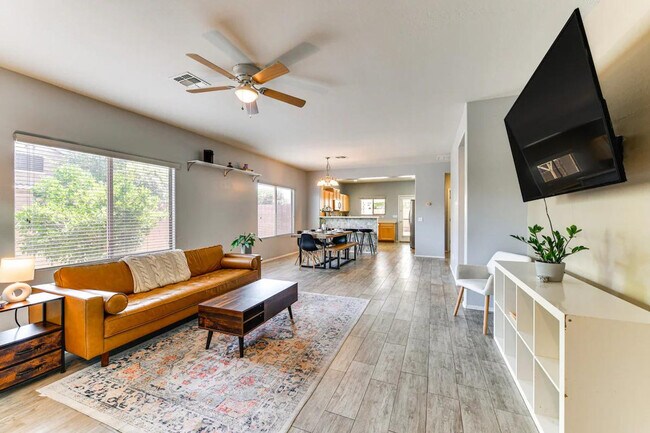 Building Photo - 2313 N Presidential Dr