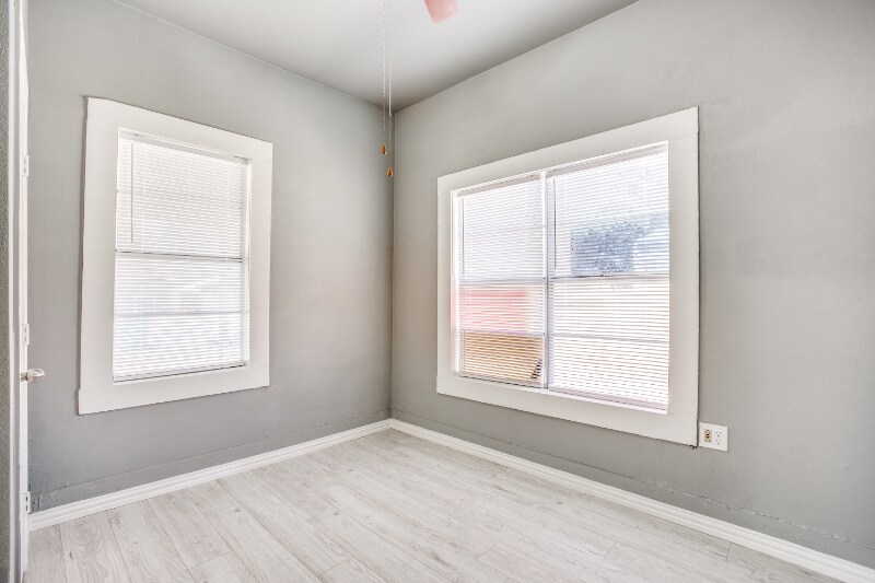 Building Photo - 415 5th St