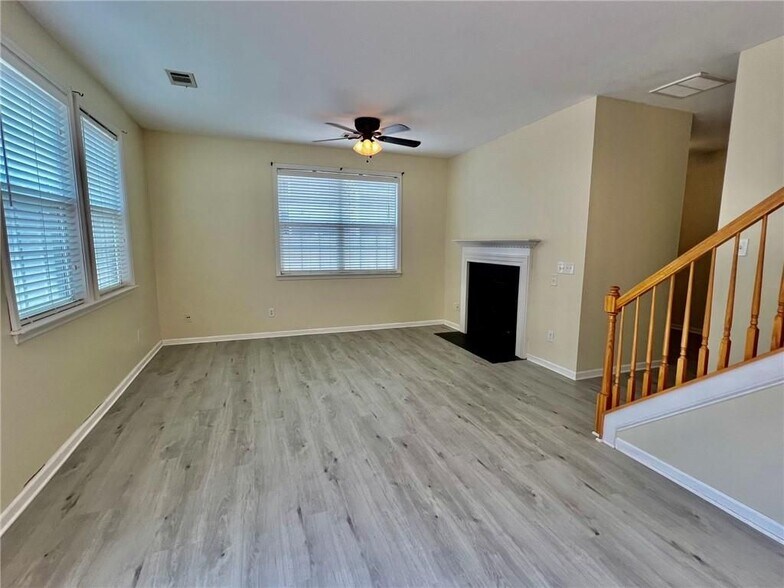 Building Photo - 247 Hiawassee Dr