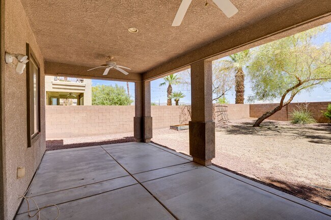 Building Photo - FANTASTIC 3 BEDROOM 2.5 BATH IN NORTH LAS ...