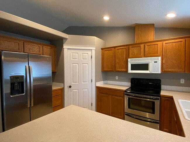 Building Photo - Well Sought-Out Junction City Three Bedroom