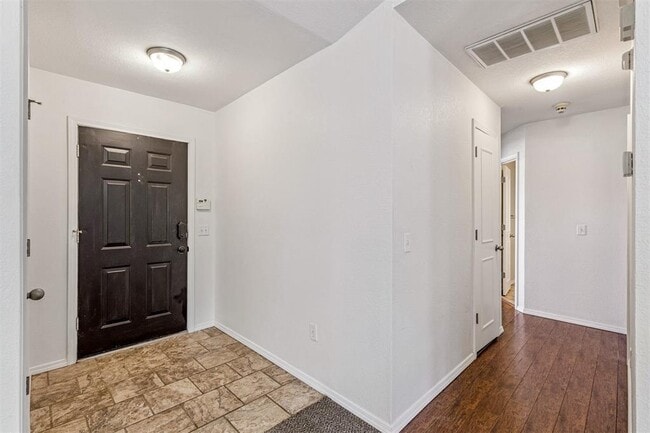 Building Photo - 2101 Harbor Dr