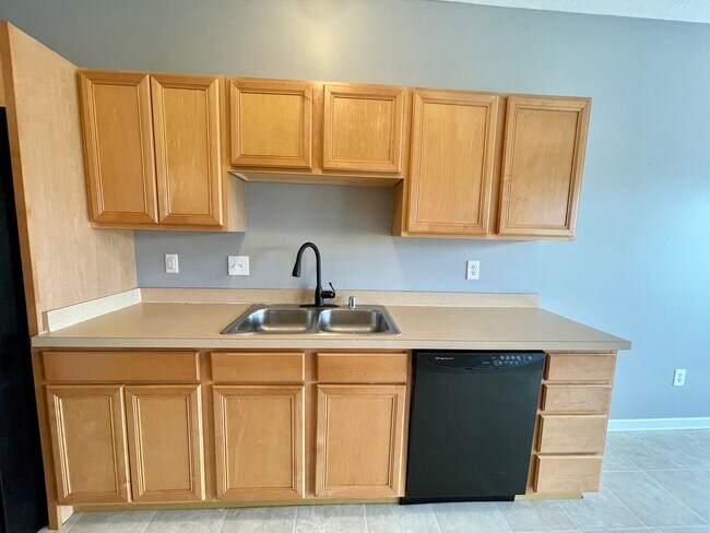 Building Photo - 3 Bedroom Ranch for Rent!