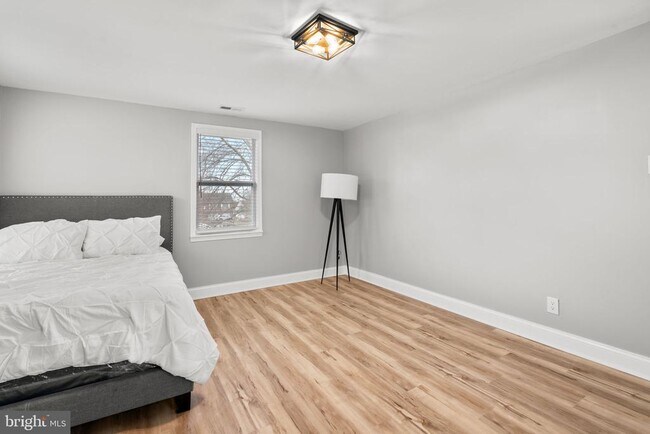 Building Photo - 10530 Scaggsville Rd