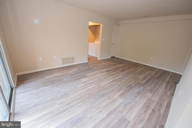 Building Photo - 804 College Ln