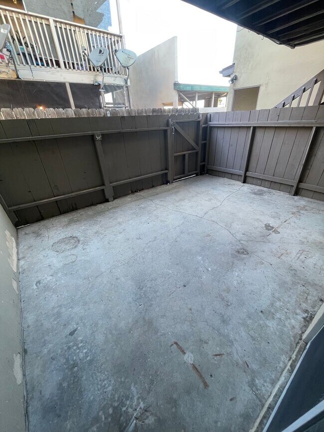 Building Photo - GLEN