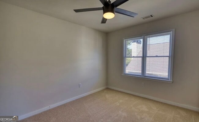 Building Photo - 2111 Highland Club Dr SE