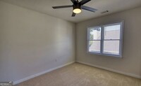 Building Photo - 2111 Highland Club Dr SE