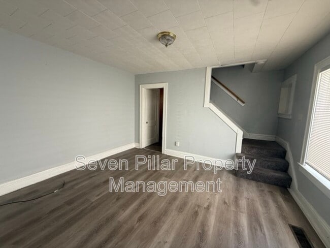 Building Photo - 1044 E 16th Ave