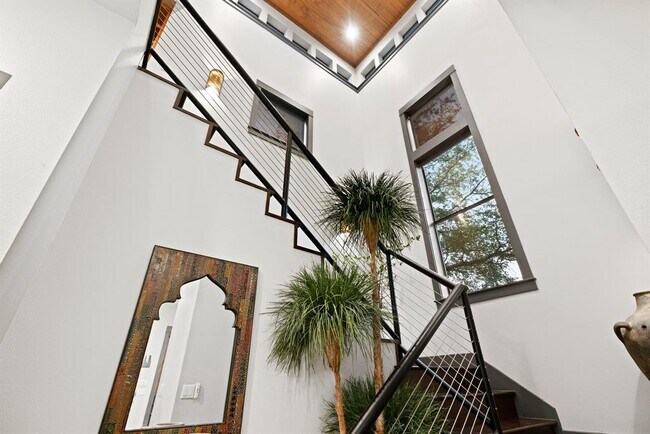 Building Photo - 332 Rugged Earth Dr