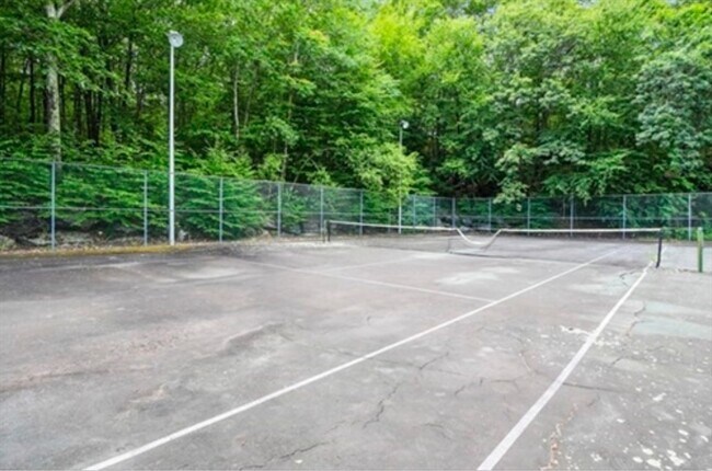 Building Photo - 330 Sunderland Rd