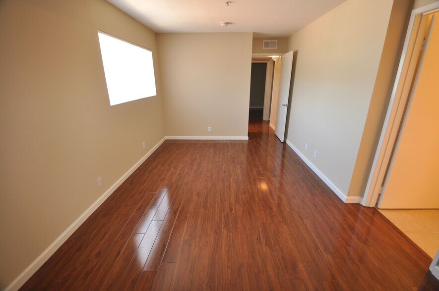 Building Photo - 5002 Tujunga Ave