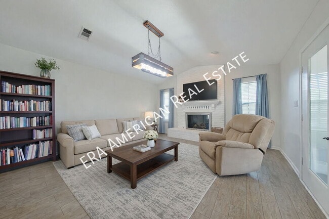 Building Photo - 608 Manor Ct