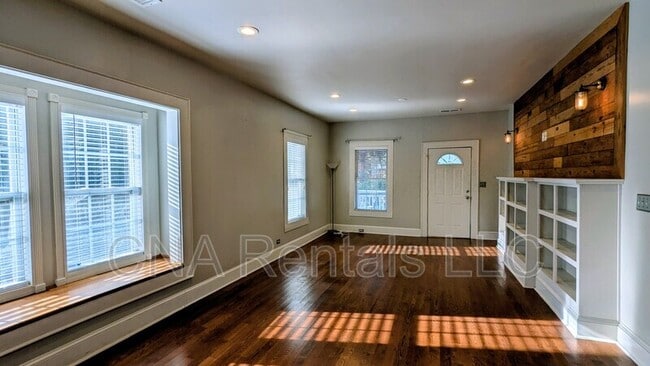 Building Photo - 1411 May Ave SE