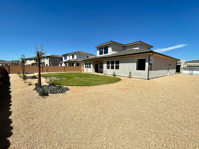 Building Photo - 5-Bedroom home in Desert Canyons