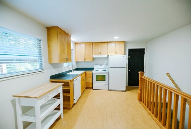 Building Photo - 210 E 300 S