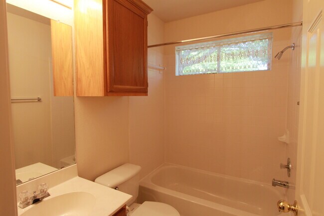 Building Photo - 3 Bedroom, 2 Bath Home in Cedar Park