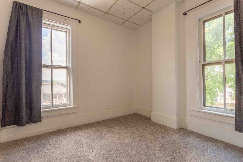 Building Photo - 1658 Iowa St