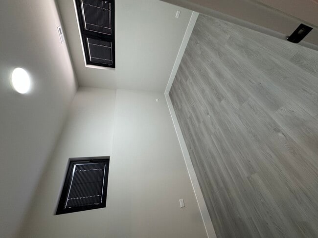 Building Photo - 1414 E 65th Pl