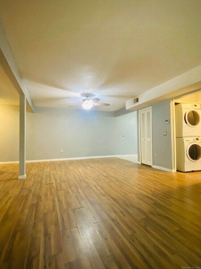 Building Photo - 507 Twin Circle Dr