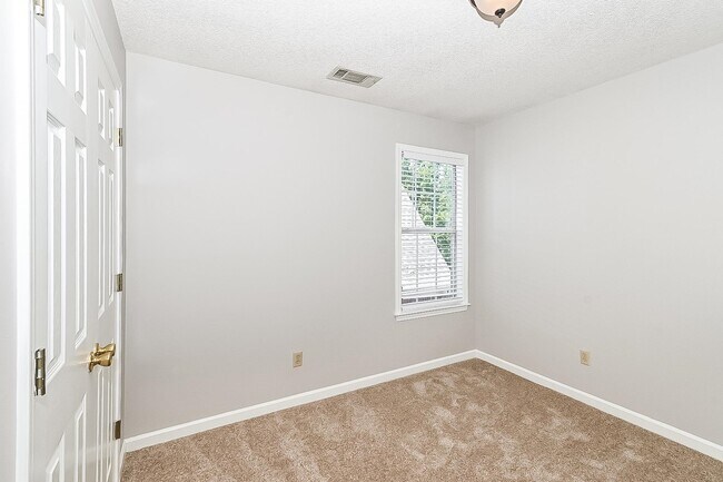 Building Photo - 8672 Overcup Oaks Dr