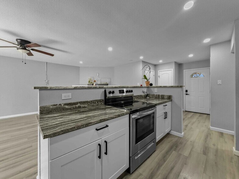 Building Photo - 4917 Woodruff Dr