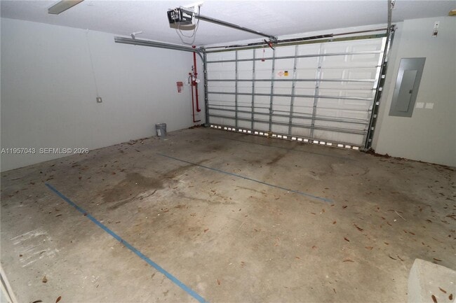 Building Photo - 609 NE 28th St