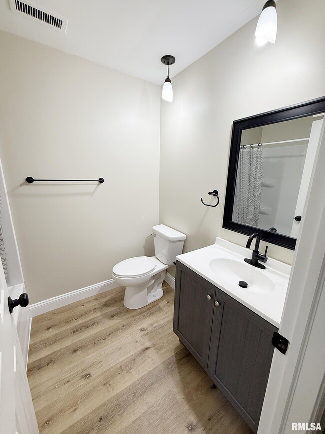Building Photo - 3440 Villa Ridge
