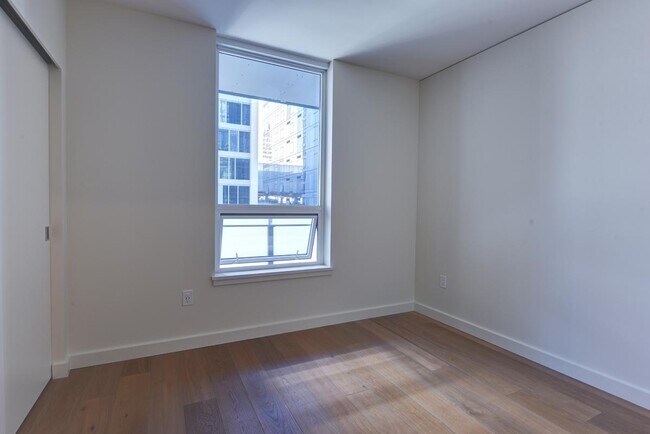 Building Photo - 121 Stewart St