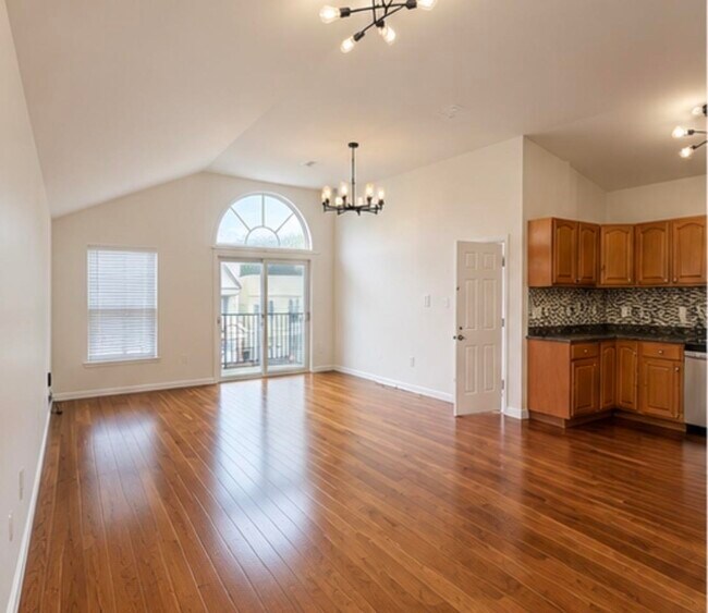 Building Photo - 121 Bostwick Ave