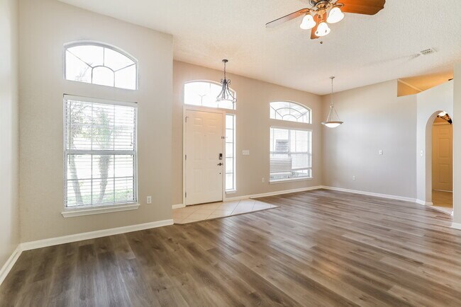 Building Photo - 265 Maplewood Dr