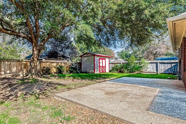 Building Photo - 6419 New World Dr