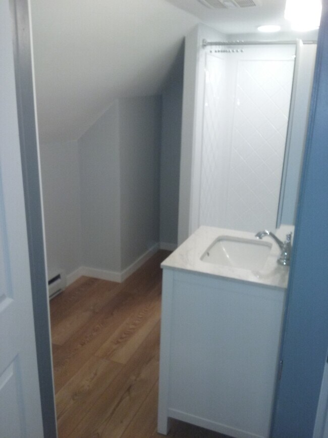 Building Photo - 37 Front St