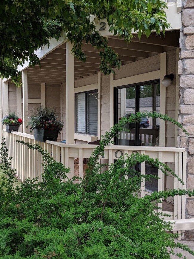 Building Photo - Adorable 1BR/1BA in Lowry Neighborhood! AV...