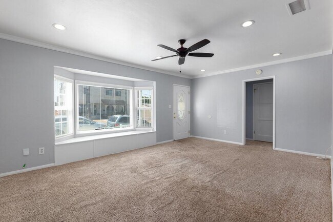 Building Photo - 4804 Iroquois Ave