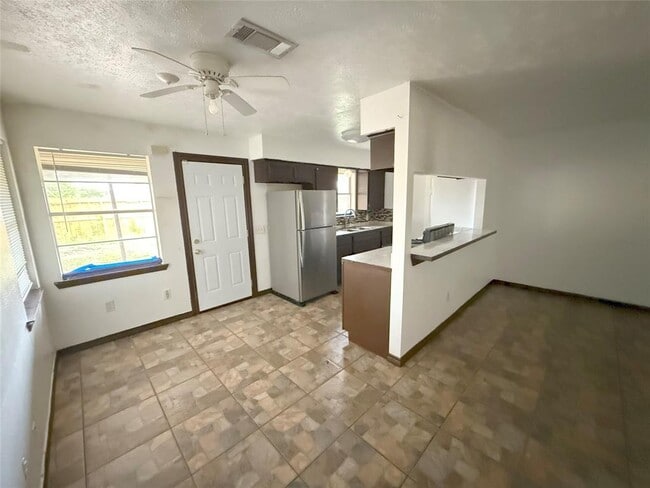Building Photo - 7130 Kings Dr