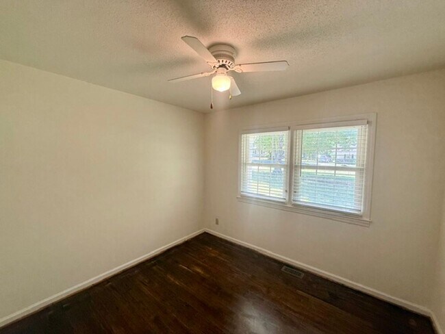Building Photo - 315 E Dameron Ave