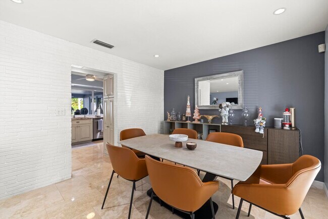 Building Photo - 6251 NE 19th Terrace