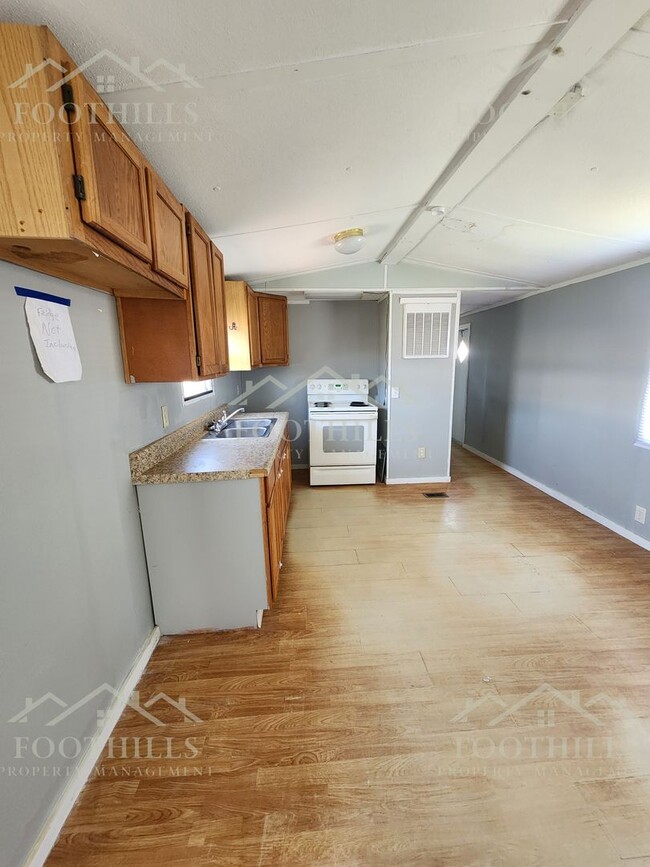 Building Photo - 2-Bedroom Mobile Home in Colony Park with ...