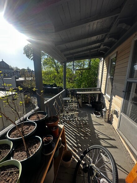 Building Photo - 5 Day St