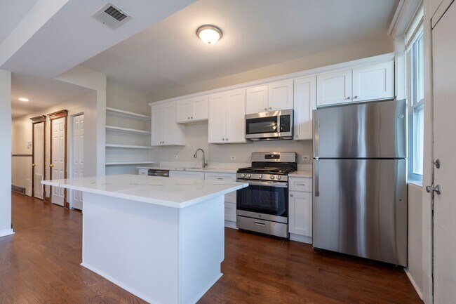 Building Photo - Spacious, Renovated 3 Bedroom 1 Bathroom